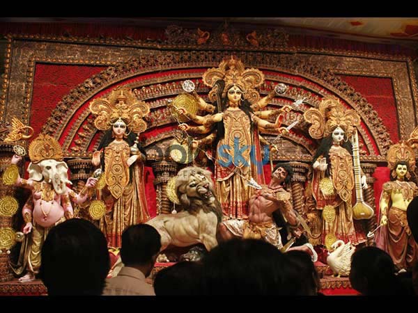 మహిషాసురుడిని సంహరించడానికి..