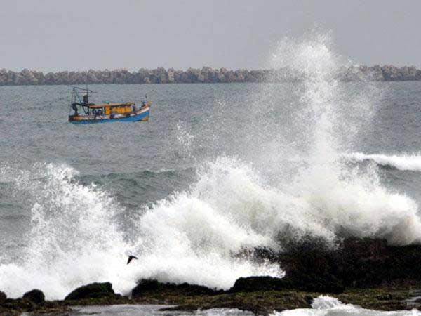 తుఫానుకు ముందు..