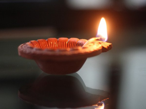 దీపాల వెలుగులు..