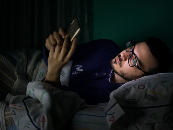 మొబైల్ తెరపై కాంతి