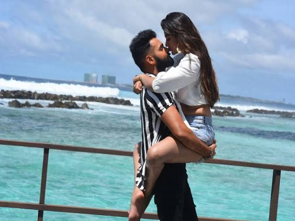 అవధుల్లేని ఆనందంతో హగ్..