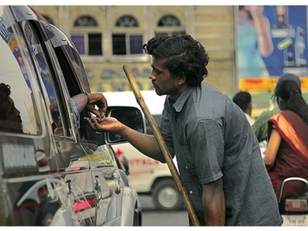 బిచ్చగాళ్లను తిరిగి పంపకండి..