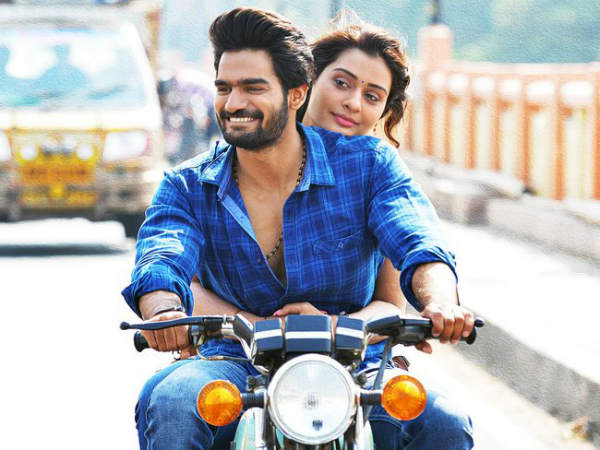 లోలోపల మురిసిపోతూ..
