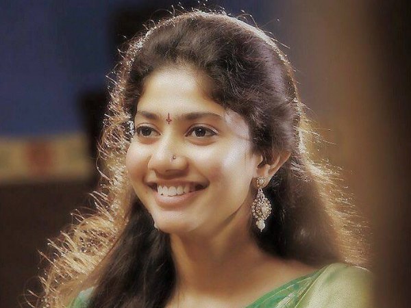 స్కై బ్లూ కలర్ సారీ..