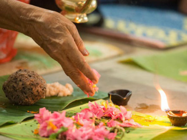 భోజనం చేసే సమయంలో..