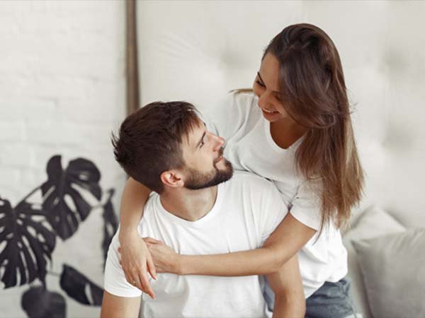 కొరడాలతో కొట్టడం..