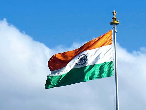 త్రివర్ణ పోటీ..