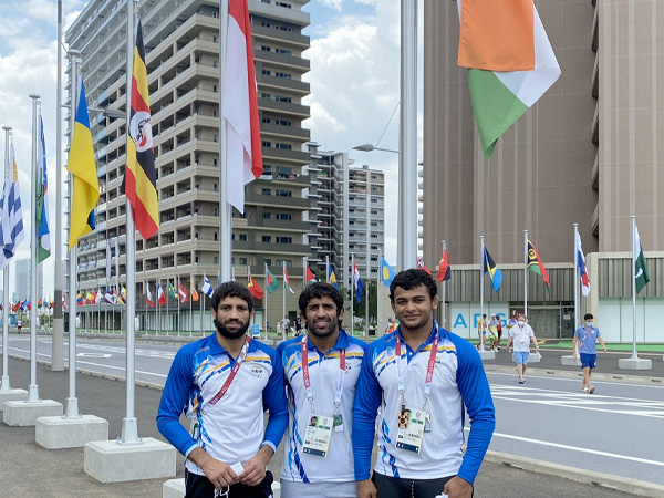 రోజూ 40 కిలోమీటర్లు..