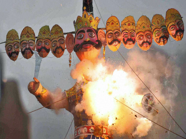 వివిధ ప్రదేశాలలో వేడుక