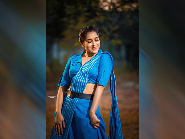 రష్మీ ప్యాంట్ సూట్..