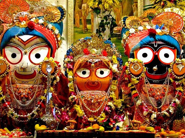 ప్రతి సంవత్సరం కొత్త రథాలు..