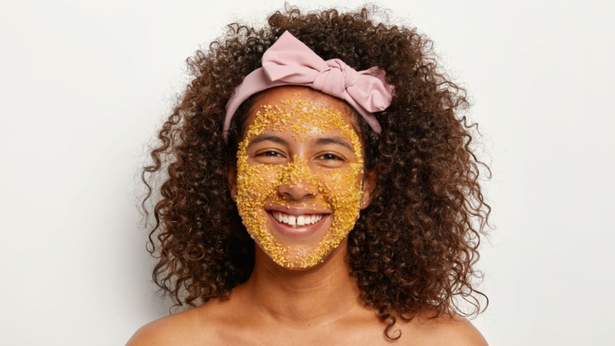 తక్షణ గ్లో కోసం ఇంట్లోనే స్క్రబ్ తయారు చేసుకోండి, మృతచర్మం తొలగిపోతుంది