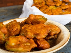 బీరకాయ బజ్జీ రెసిపి ; బీరకాయ బజ్జీ ఎలా తయారుచేయాలి: వీడియో